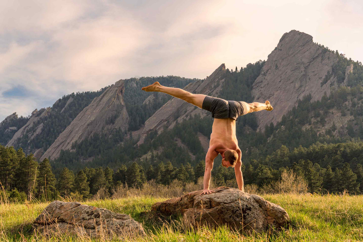 Meet Carson Calhoun, Handstandup Comedian & Rocket Yoga Pro