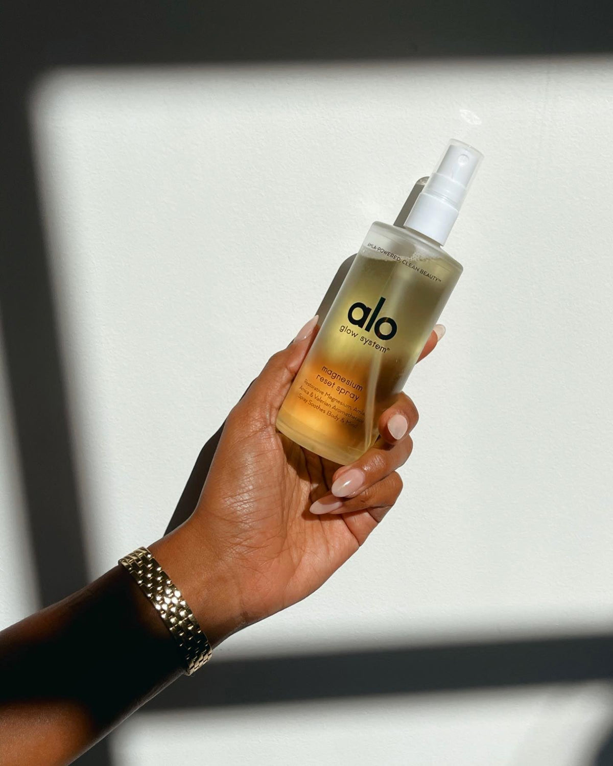 @jastookes sharing Alo’s Magnesium Reset Spray—her post-workout go-to.